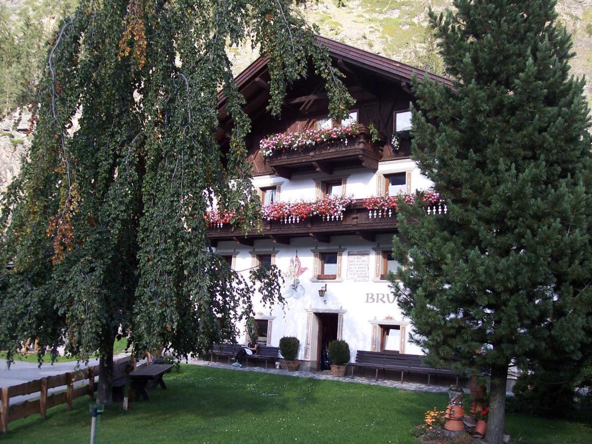 Hotel Gaestehaus Bruggerhof à Längenfeld Extérieur photo