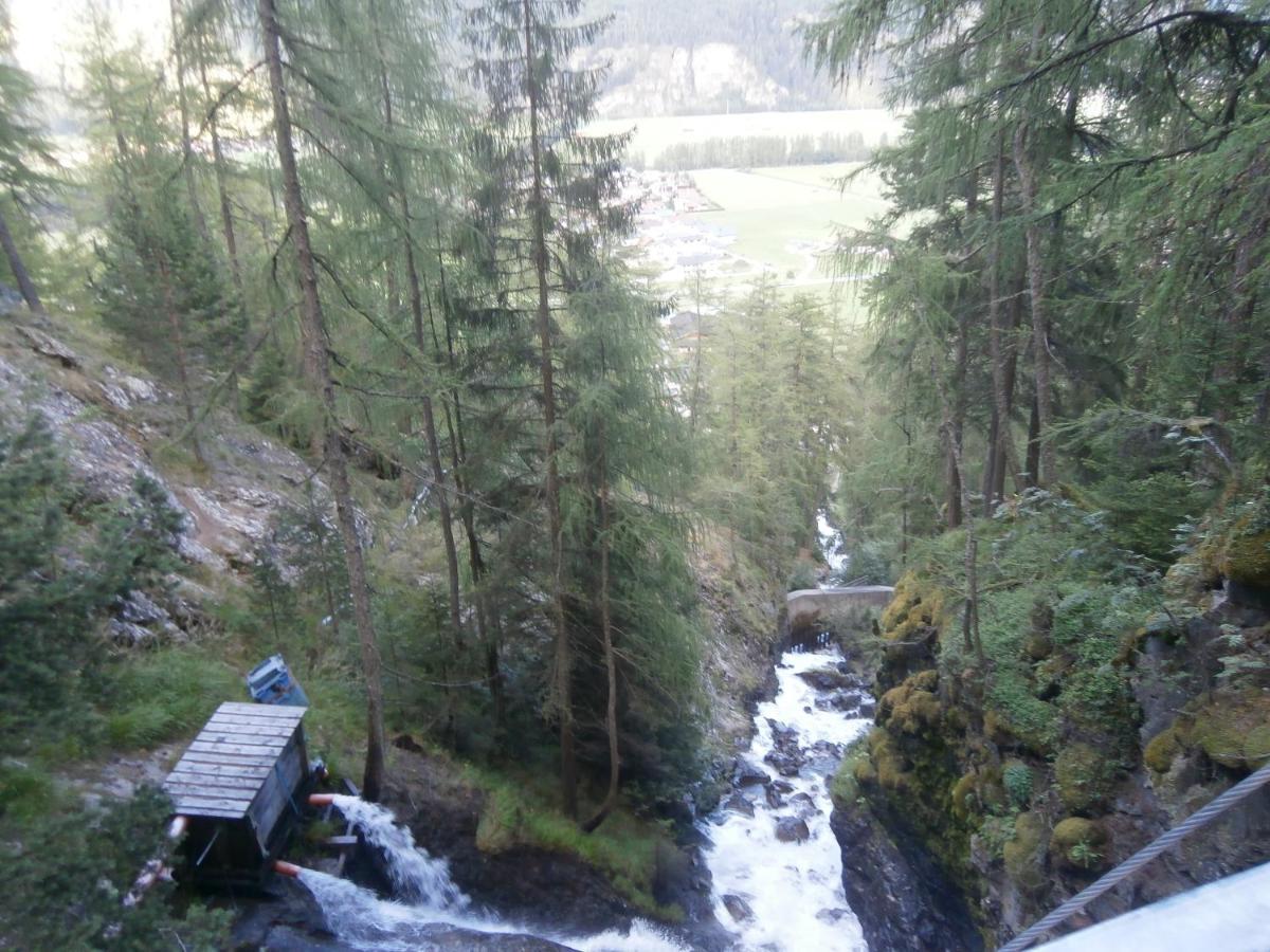 Hotel Gaestehaus Bruggerhof à Längenfeld Extérieur photo